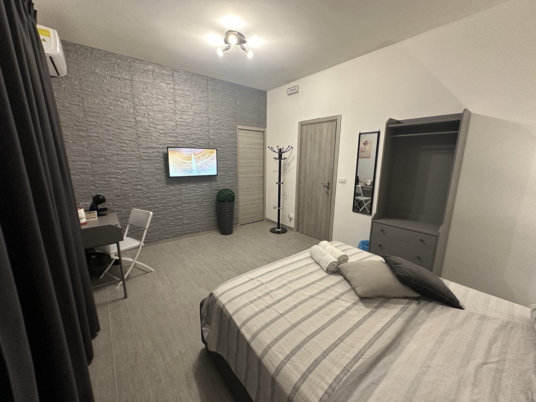 Affittacamere Gess — Camere con bagno privato a Montalto Uffugo (CS),  (Calabria)